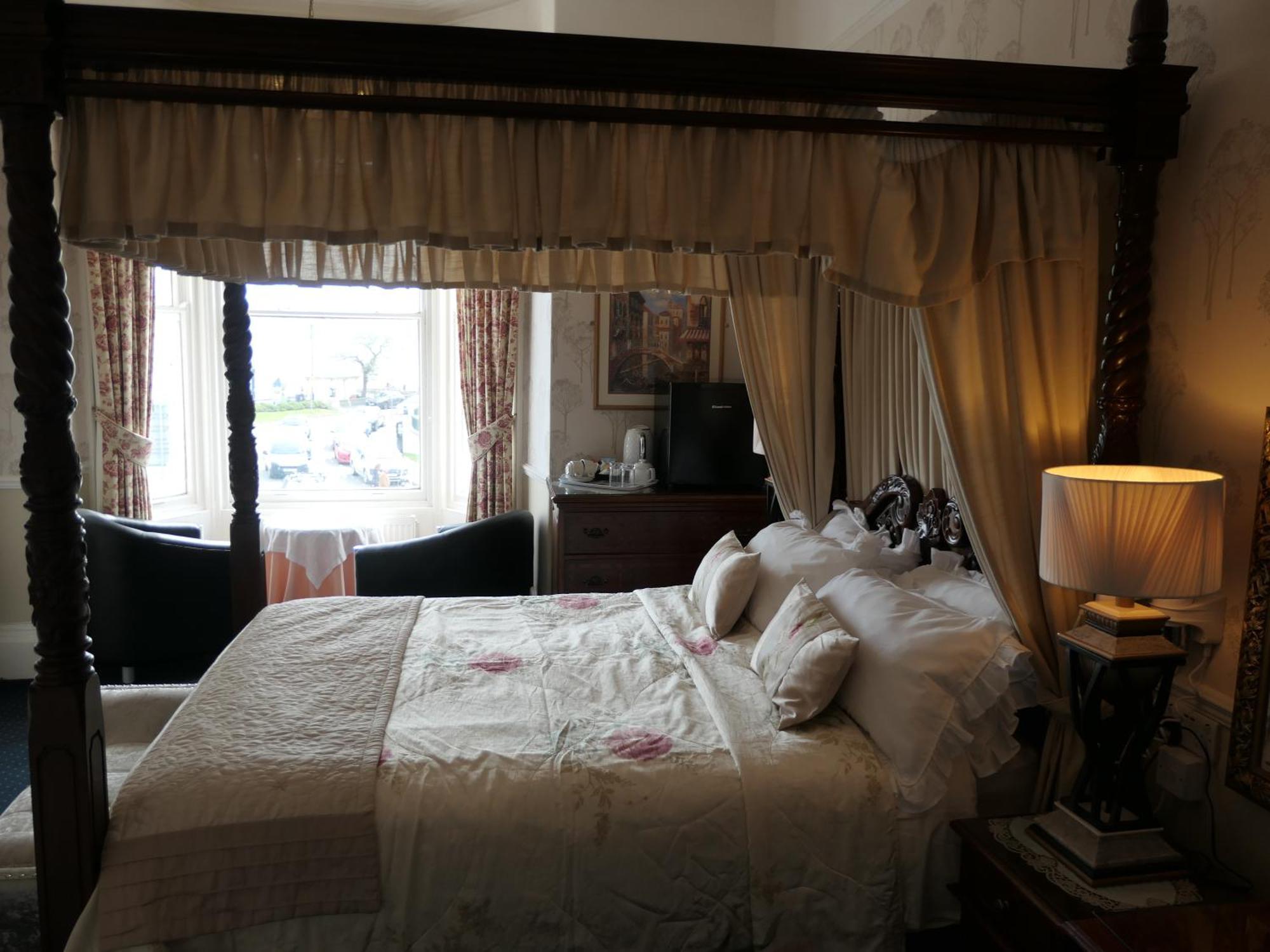 The Cumberland Bed & Breakfast Llandudno Exterior photo