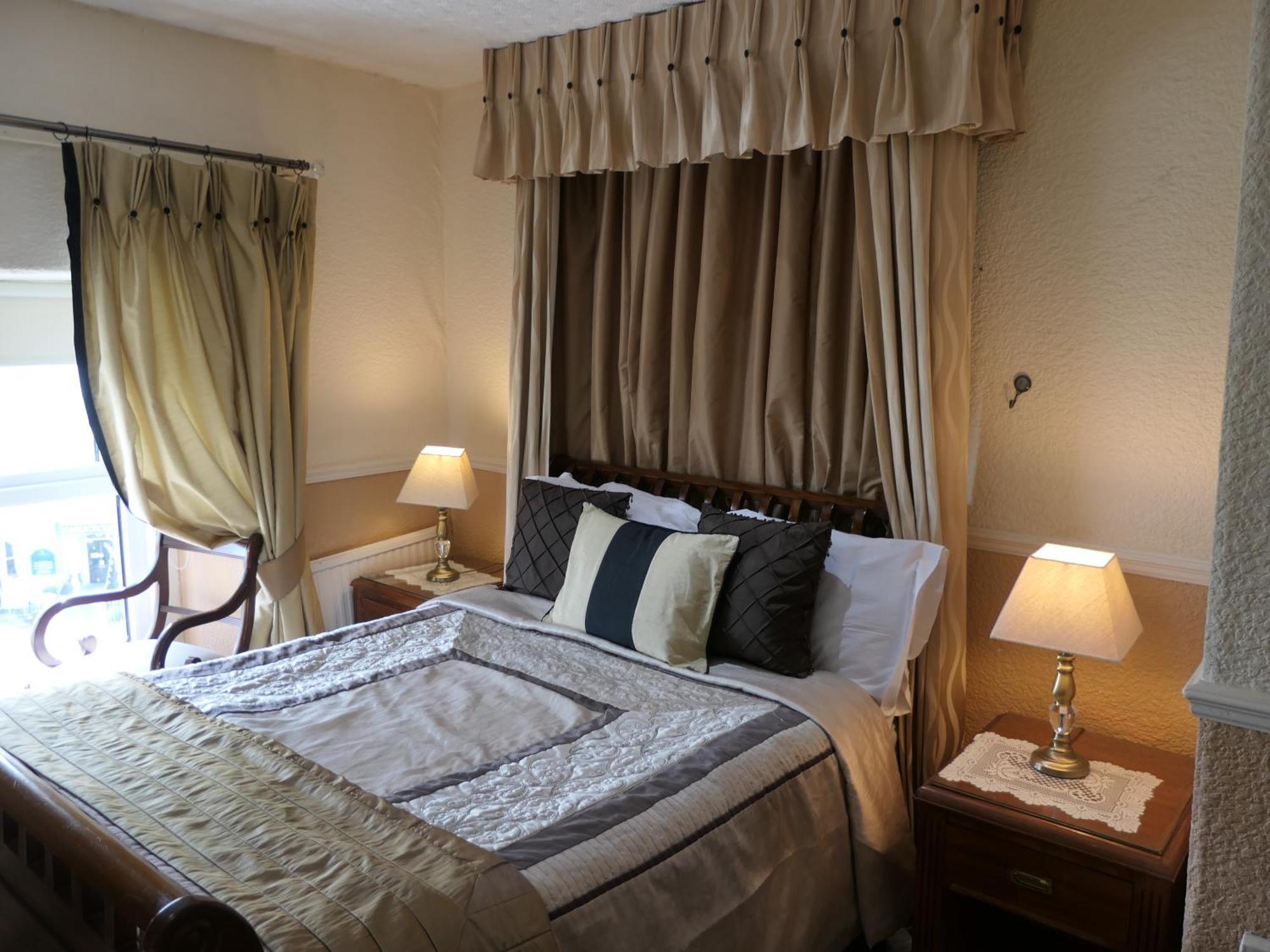 The Cumberland Bed & Breakfast Llandudno Exterior photo
